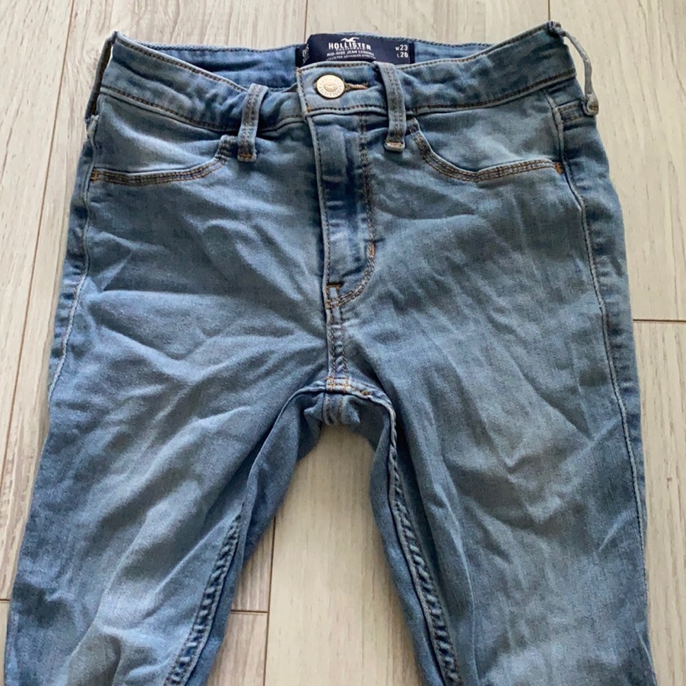 Hollister skinny jeans (knee rips)